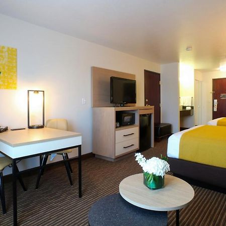 Oxford Suites Spokane Valley Exterior photo