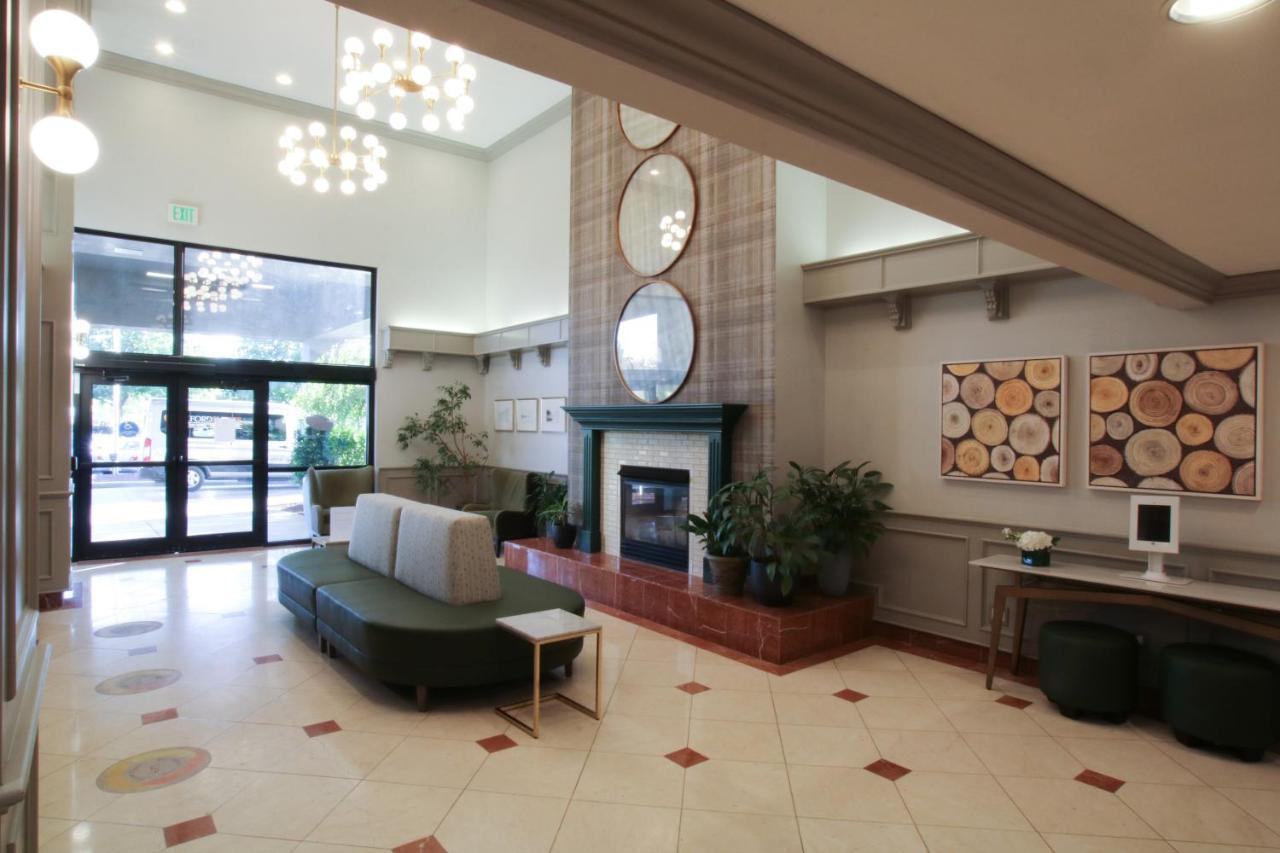 Oxford Suites Spokane Valley Exterior photo