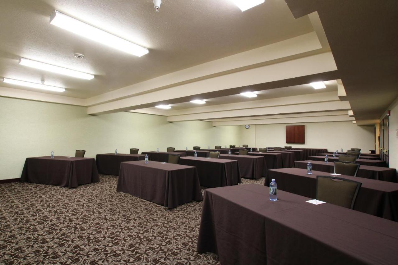 Oxford Suites Spokane Valley Exterior photo