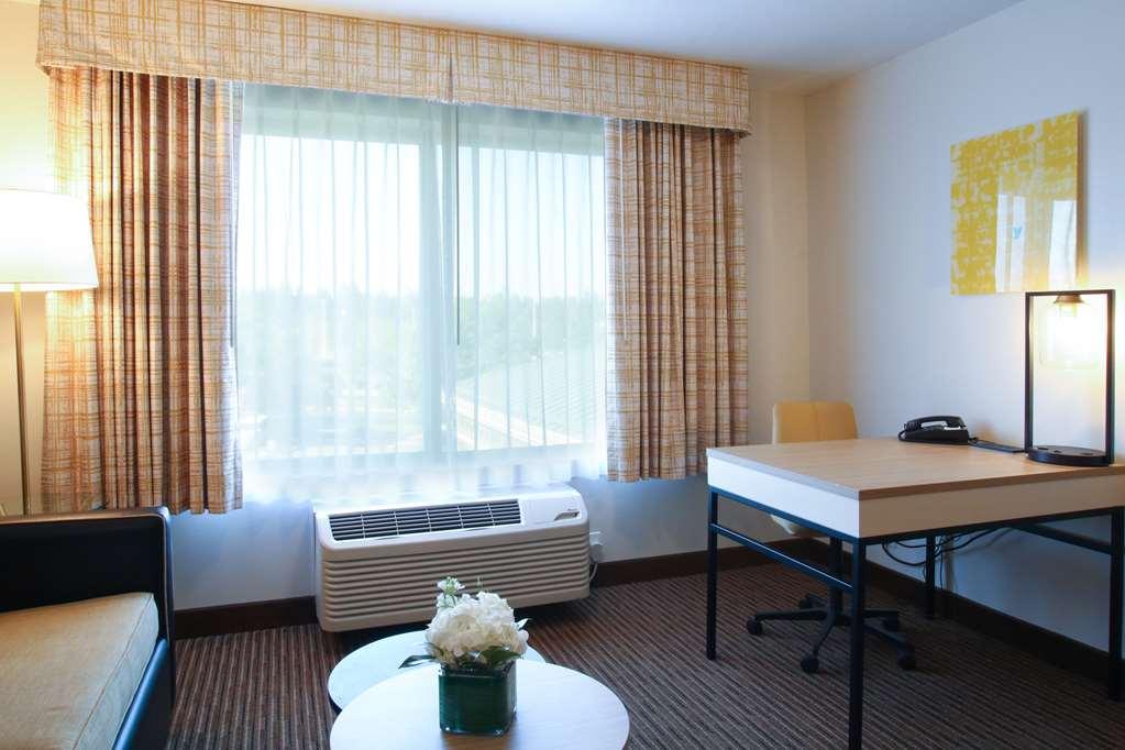 Oxford Suites Spokane Valley Room photo