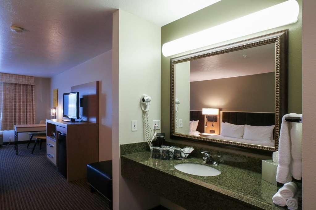 Oxford Suites Spokane Valley Room photo