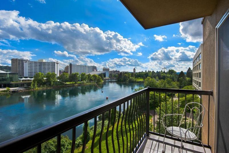 Oxford Suites Spokane Valley Exterior photo