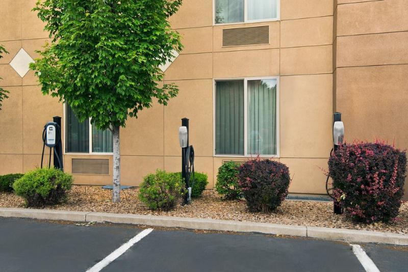 Oxford Suites Spokane Valley Exterior photo